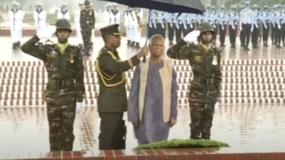 বীর শহীদদের শ্রদ্ধা জানালেন অন্তর্বর্তীকালীন সরকারের উপদেষ্টারা