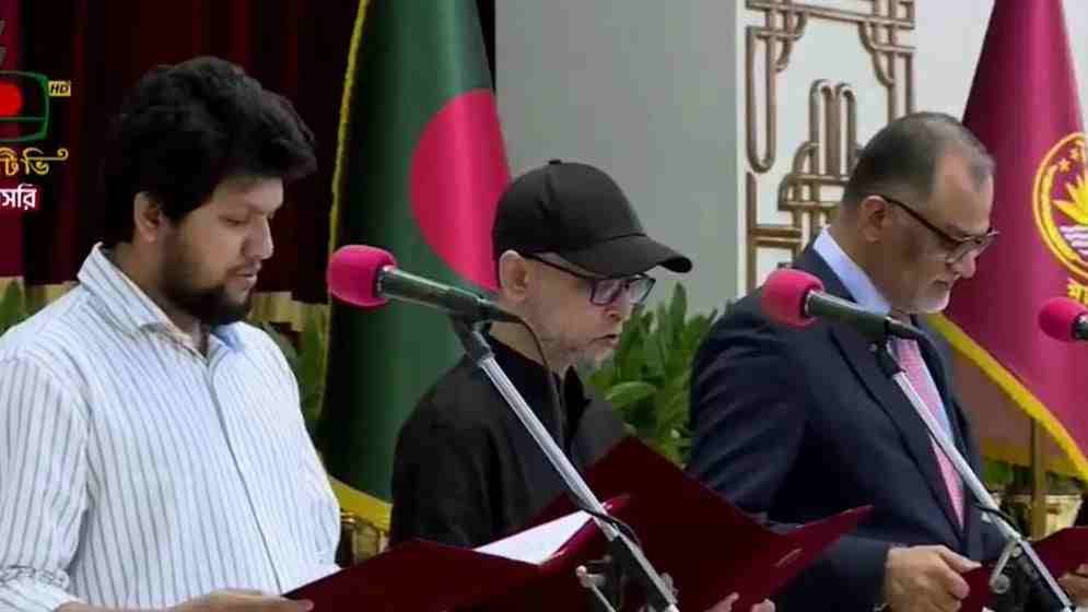 শপথ নিলেন তিন উপদেষ্টা