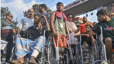 গভীর রাতে সড়ক ছাড়লেন আহত আন্দোলনকারীরা