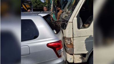 ফের হাসনাত আব্দুল্লাহর গাড়িতে ট্রাকের ধাক্কা