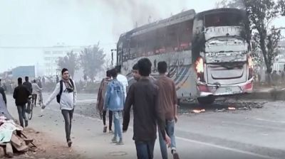 বেক্সিমকো কারখানা খোলার দাবিতে শ্রমিকদের ভাঙচুর-আগুন, আহত ১৫