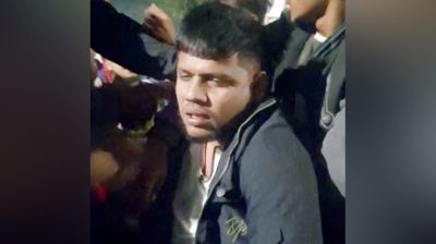 গোপন বৈঠক করছিলেন ছাত্রলীগ নেতা, আটক করে পুলিশে সোপর্দ