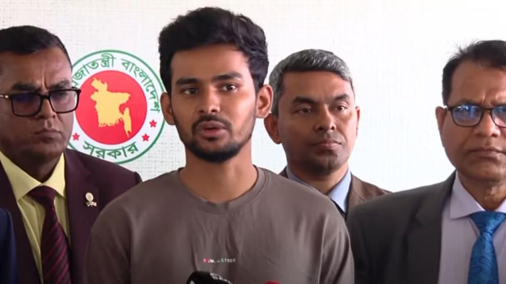 নিরাপরাধ আওয়ামী লীগ নেতারা ক্ষমা চেয়ে স্থানীয় নির্বাচন করতে পারবেন: উপদেষ্টা আসিফ