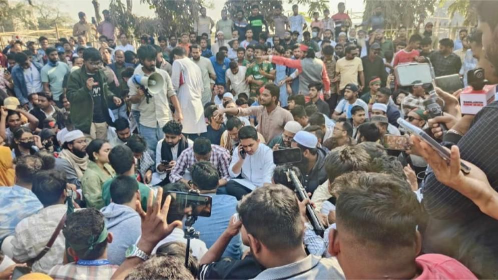 স্বরাষ্ট্র উপদেষ্টার পদত্যাগের দাবি