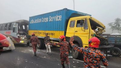 পাঁচ গাড়ির সংঘর্ষ, আহত ২০