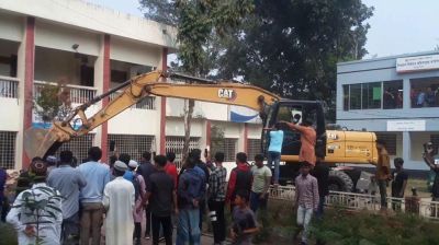 ৫ মিনিটে গোলাপগঞ্জে শেখ মুজিবের ম্যুরাল গুঁড়িয়ে দিল ছাত্র-জনতা