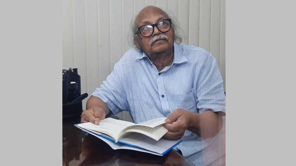 অনুষ্ঠানের মঞ্চে উঠতে দেওয়া হয়নি ইমেরিটাস অধ্যাপক রফিকুন নবীকে!