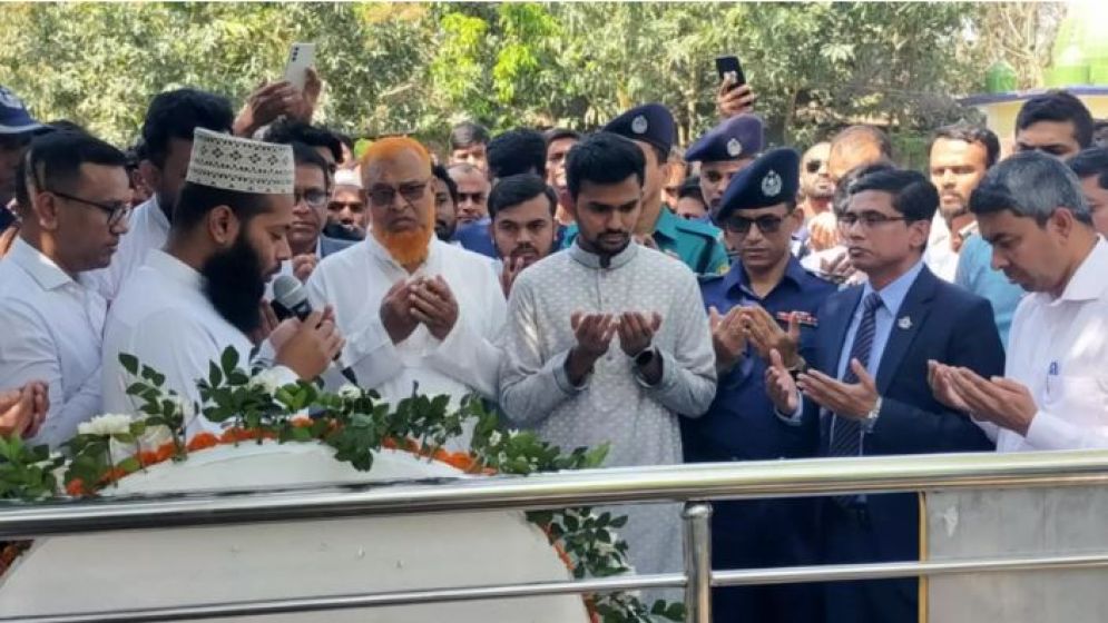 শহীদ আবরার ফাহাদ মসজিদের সম্প্রসারণ কাজের উদ্বোধন করলেন আসিফ
