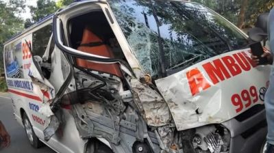 যশোরে অ্যাম্বুলেন্স-ভ্যানের সংঘর্ষে শিশু ও নারীসহ তিনজন নিহত