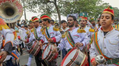 ঈদ আনন্দ মিছিল: ঐতিহ্যের ছোঁয়ায় ঢাকায় বর্ণাঢ্য উৎসব
