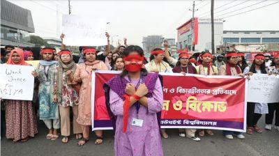 নারীর প্রতি সহিংসতার প্রতিবাদে ঢাবিসহ বিভিন্ন বিশ্ববিদ্যালয়ে বিক্ষোভ