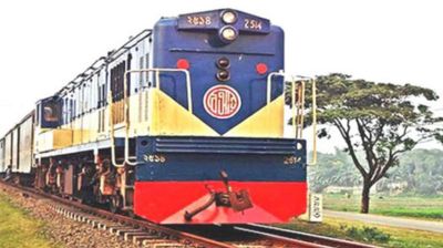 ট্রেনের ধাক্কায় ২ বাইক আরোহী নিহত