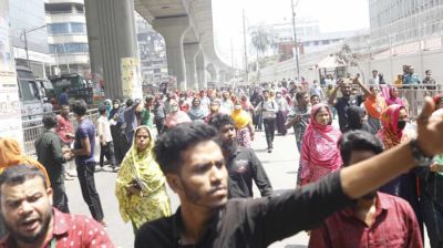 তৃতীয় দিনের মতো শ্রম ভবনের সামনে শ্রমিকরা