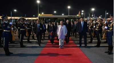বেইজিংয়ে প্রধান উপদেষ্টাকে লাল গালিচা অভ্যর্থনা
