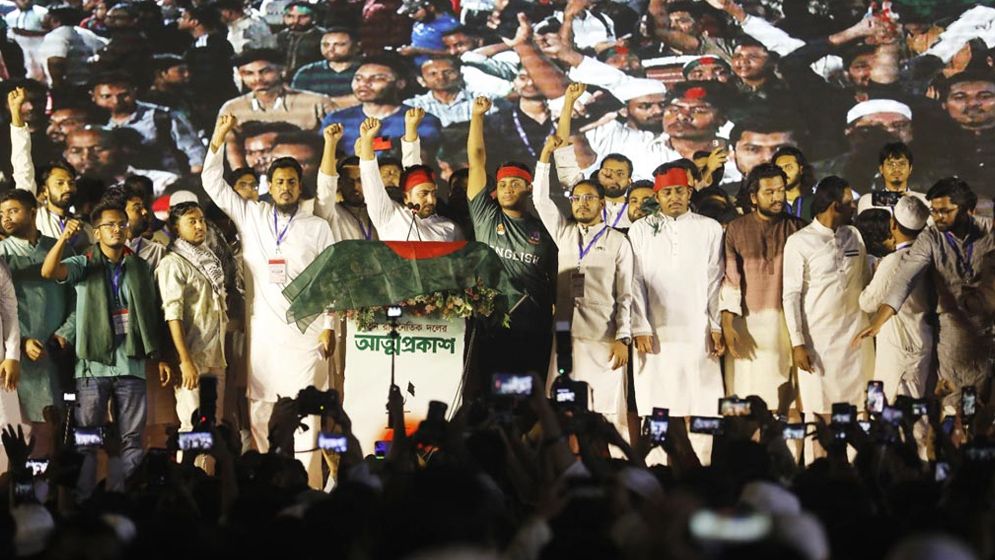 প্রশাসনের রিকুইজিশনের বাসে নাগরিক পার্টির সমাবেশে যোগদান