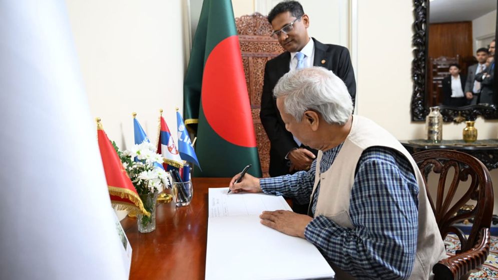 রোমে বাংলাদেশ হাউস পরিদর্শন করলেন প্রধান উপদেষ্টা