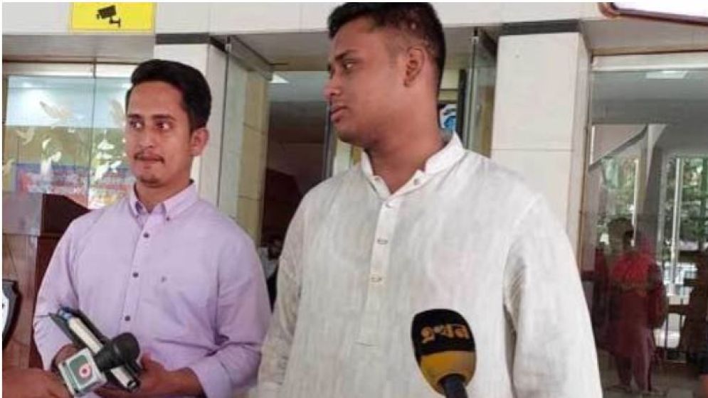 দুদক চেয়ার‌ম্যানের সাথে একসঙ্গে সাক্ষাৎ করলেন সারজিস-হাসনাত