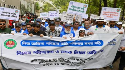 ধানমন্ডিতে পরিচ্ছন্নতা ও মশক নিধন অভিযান, অংশ নিলেন ৭০০ জন