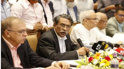 নতুন বাংলাদেশের প্রত্যাশায় ঐকমত্য—ফ্যাসিবাদকে রুখে গণতন্ত্রের পথে আহ্বান আলী রীয়াজের