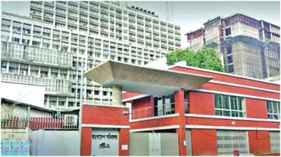 ঈদের ছুটি শেষে সচিবালয়ে ফিরল কর্মচাঞ্চল্য, কর্মকর্তা-কর্মচারীদের উপস্থিতিতে জমে উঠছে দপ্তর