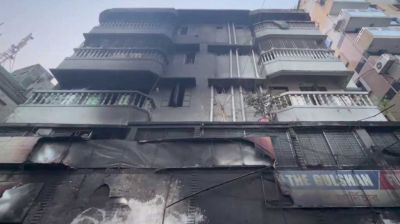 বংশালে আসবাবের দোকানে অগ্নিকাণ্ড: ধোঁয়ায় শ্বাসরুদ্ধ হয়ে নিহত ১, আহত ১৮
