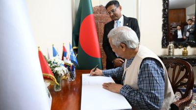 রোমে বাংলাদেশ হাউস পরিদর্শন করলেন প্রধান উপদেষ্টা