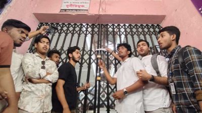ছয় দফা দাবিতে ‘শাটডাউন’: ঢাকা পলিটেকনিকে তালা ঝুলিয়ে আন্দোলনে শিক্ষার্থীরা