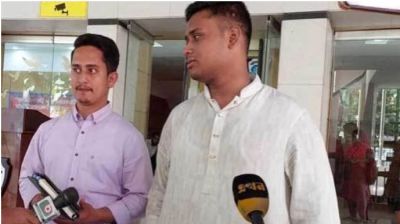 দুদক চেয়ার‌ম্যানের সাথে একসঙ্গে সাক্ষাৎ করলেন সারজিস-হাসনাত
