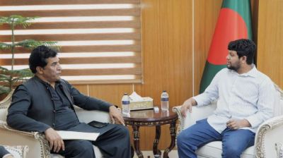 তথ্য উপদেষ্টার সঙ্গে পাকিস্তানের হাইকমিশনারের সাক্ষাৎ