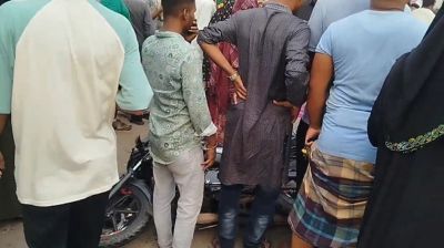 বাস চাপায় বাবা-মেয়ে নিহত, মা ও আরেক মেয়ে আহত