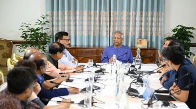 মার্কিন শুল্ক ইস্যু নিয়ে জরুরি বৈঠকে বসেছেন প্রধান উপদেষ্টা