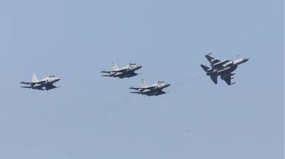 পাকিস্তানি যুদ্ধবিমান দেখে পালাল ভারতের ৪টি যুদ্ধবিমান