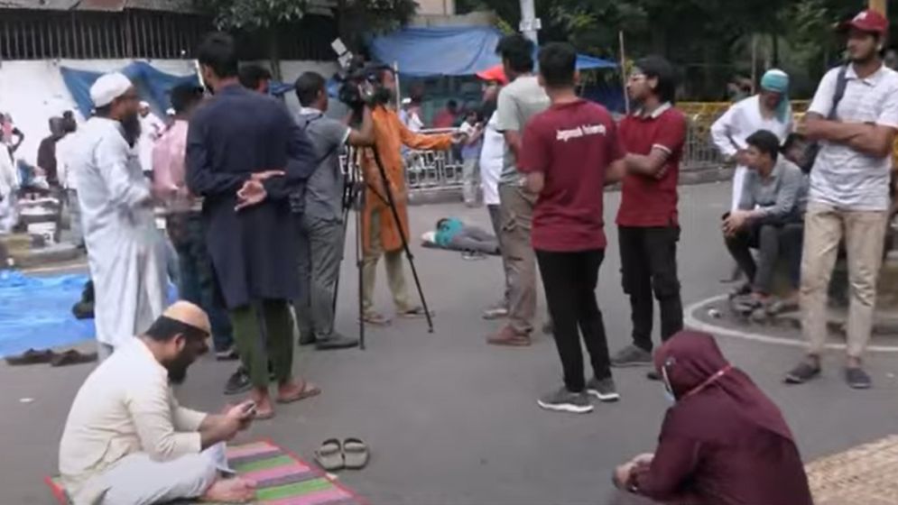 তৃতীয় দিনেও চলছে কাকরাইলে জবি শিক্ষার্থীদের অবস্থান