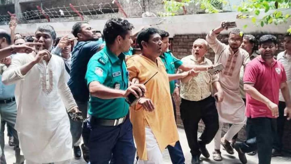 শিক্ষক-কর্মচারী ঐক্য পরিষদের চেয়ারম্যান আটক