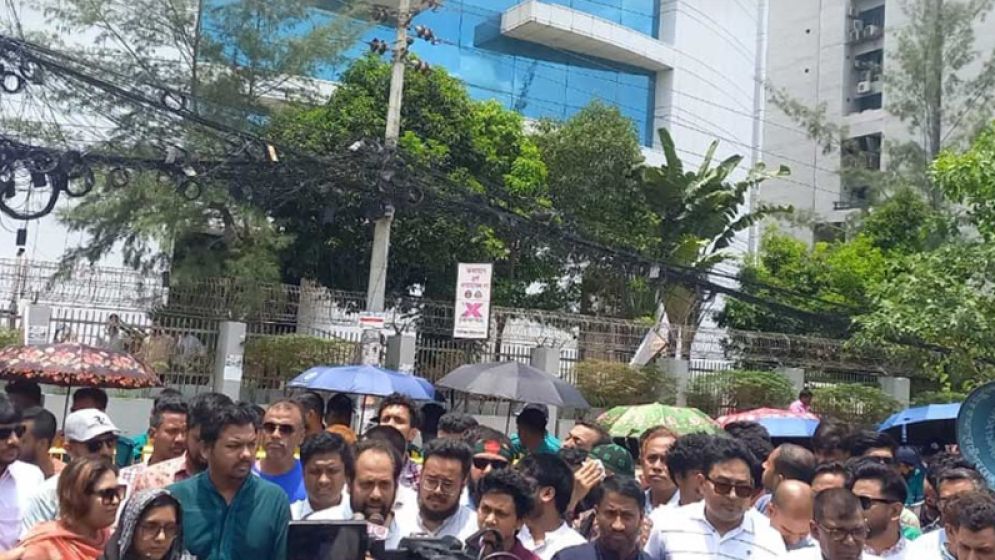 নির্বাচন কমিশন পুনর্গঠনের দাবিতে নির্বাচন ভবনের সামনে এনসিপির বিক্ষোভ