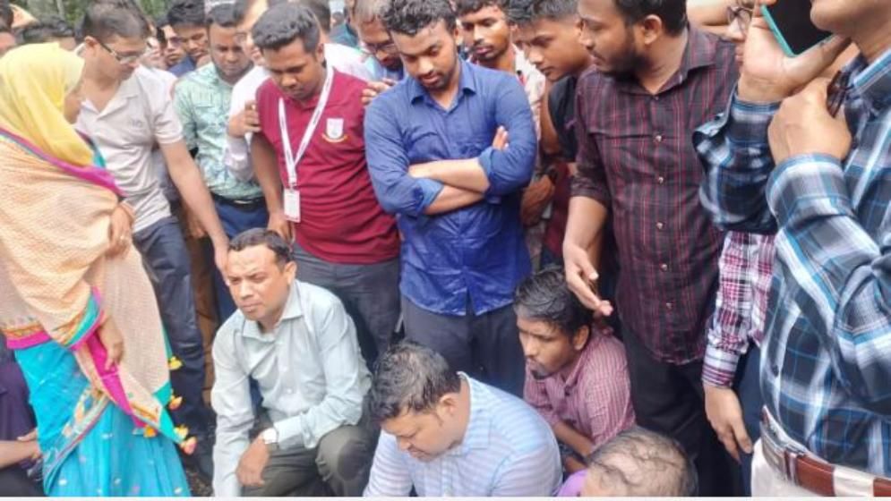 দাবি আদায় না-হওয়া পর্যন্ত রাজপথে থাকার ঘোষণা জবি শিক্ষক-শিক্ষার্থীদের