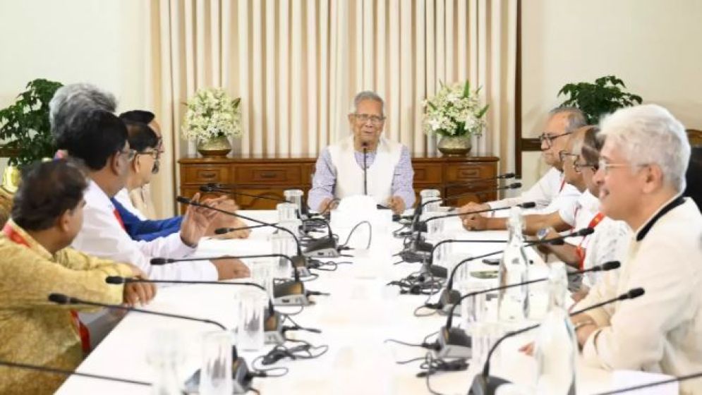 দুই দফায় রাজনৈতিক নেতাদের সঙ্গে প্রধান উপদেষ্টার বৈঠক