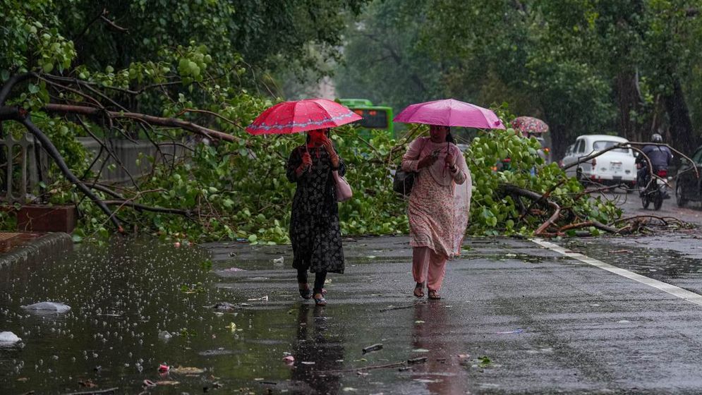 ৬ জেলায় বইছে তাপপ্রবাহ, মাঝারি থেকে ভারী বর্ষণের শঙ্কা