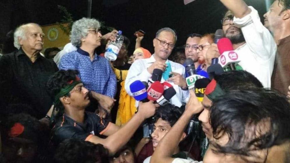 সরকার সব দাবি মেনে নেওয়ায় জবি শিক্ষার্থীদের কর্মসূচি প্রত্যাহার