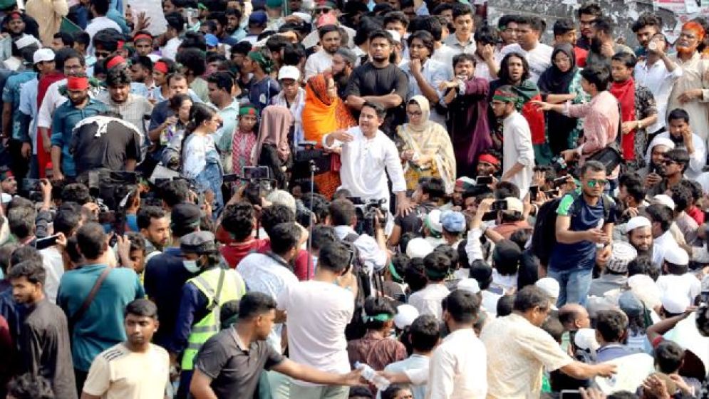 শাহবাগে গণজমায়েত শুরু