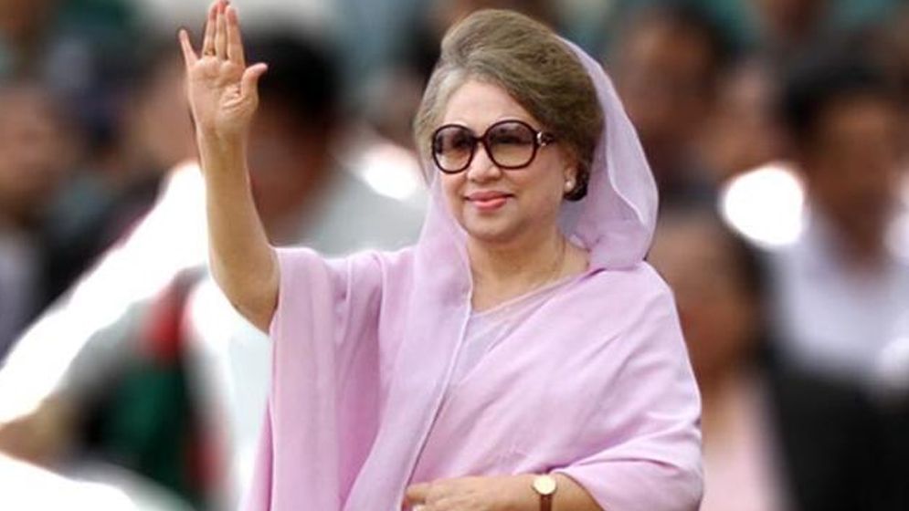 সহযাত্রীদের কষ্ট বিবেচনায় বিমানের প্রস্তাব নাকচ করলেন খালেদা জিয়া