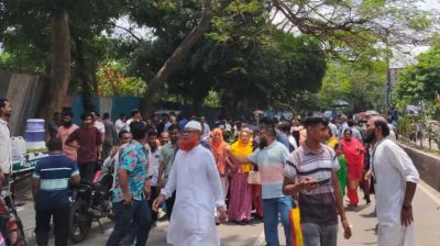 ইশরাক হোসেনকে মেয়র হিসেবে স্বীকৃতি দেওয়ার দাবিতে নগর ভবনে টানা অবস্থানে তার অনুসারীরা