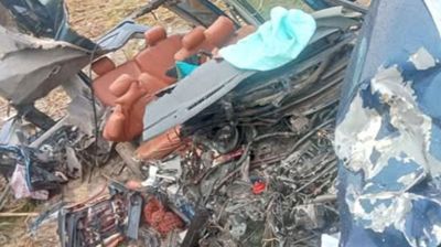 দিনাজপুরে ট্রাক-মাইক্রোবাস মুখোমুখি সংঘর্ষে প্রাণ গেল ৩ জনের, আহত ৪