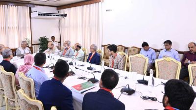 স্বাস্থ্যখাত সংস্কার কমিশনের চূড়ান্ত প্রতিবেদন প্রধান উপদেষ্টার কাছে হস্তান্তর
