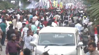পথে পথে খালেদা জিয়াকে শুভেচ্ছা