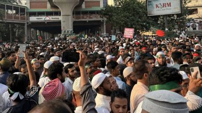 আ. লীগ নিষিদ্ধের দাবিতে শাহবাগ অবরোধ, যান চলাচল বন্ধ
