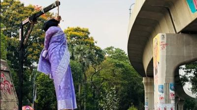 নারী পুতুলকে জুতাপেটা করা নিয়ে বিতর্ক
