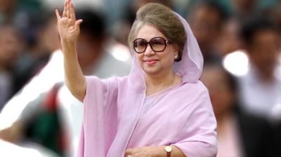 সহযাত্রীদের কষ্ট বিবেচনায় বিমানের প্রস্তাব নাকচ করলেন খালেদা জিয়া