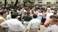দপ্তর ছেড়ে রাস্তায় নেমে সচিবালয়ের কর্মচারীদের বিক্ষোভ