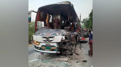 দাঁড়িয়ে থাকা ট্রাকে বাসের ধাক্কা, প্রাণ গেল ৫ যাত্রীির